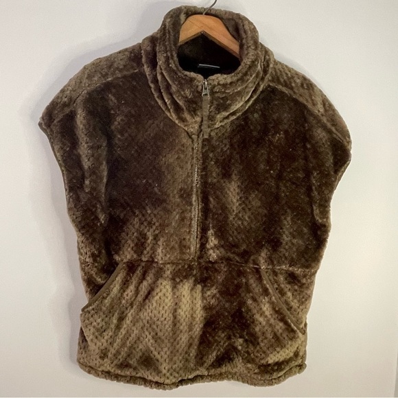 Columbia Jackets & Blazers - Columbia Slouchy Sleeveless Half Zip Pullover Fleece Faux Fur Neutral Size Med